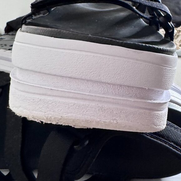 GUC Nike Icon Classic Platform Sandals Woman's sz 11 Black White Color Block - Picture 9 of 13